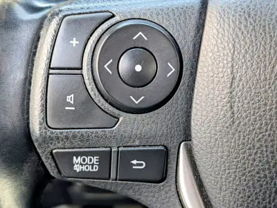 Toyota Auris Touring Sports 2014 - 8250 EUR, 285890 km - AUTO.MOTO.pt - 285890km - foto 19 de 21