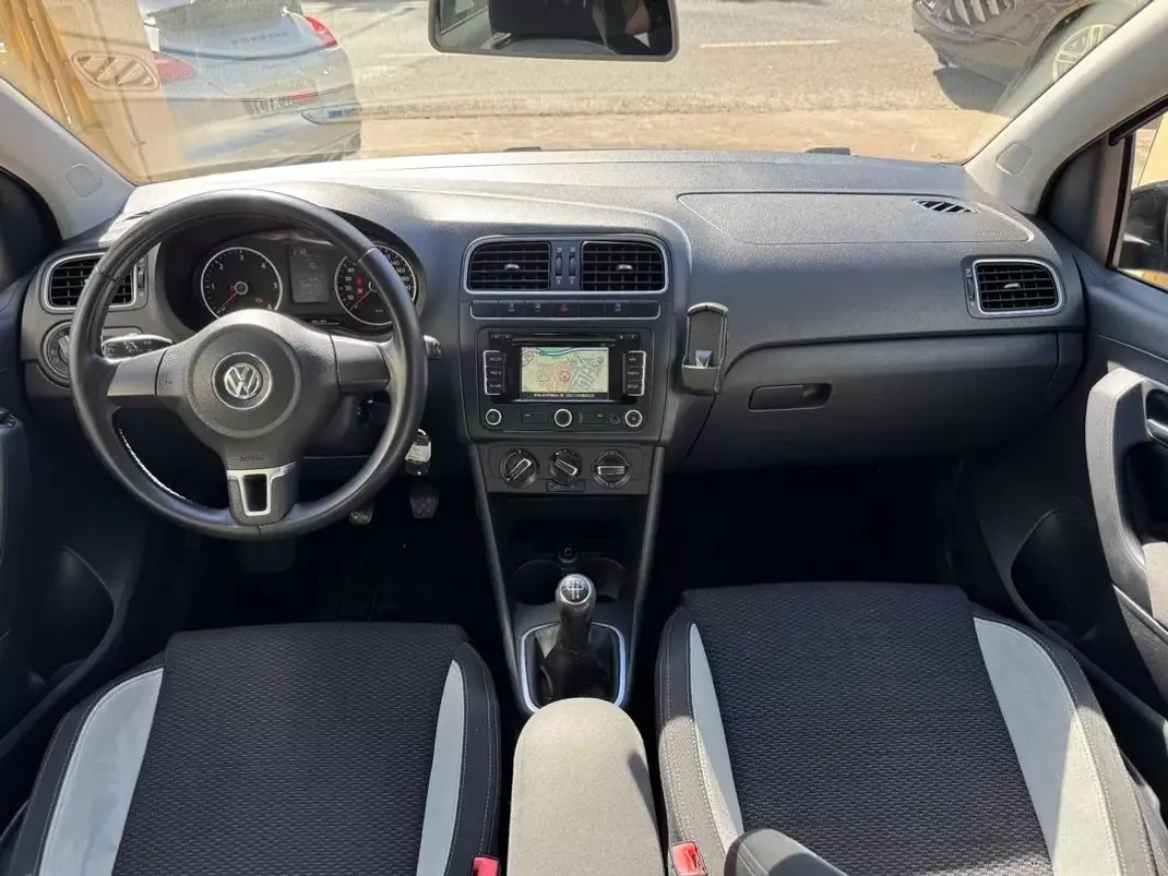 Volkswagen Polo 2012 - 8900 EUR, 188133 km - AUTO.MOTO.pt - 188133km - foto 25 de 28