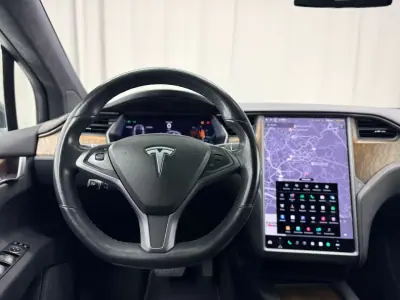 Tesla Model X 2018 - 27000 EUR, 199000 km - AUTO.MOTO.pt - 199000km - foto 19 de 24