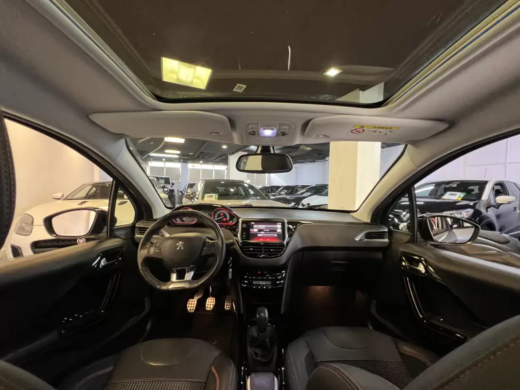 Peugeot 2008 2016 - 10990 EUR, 60000 km - 60000km - foto 6 de 60