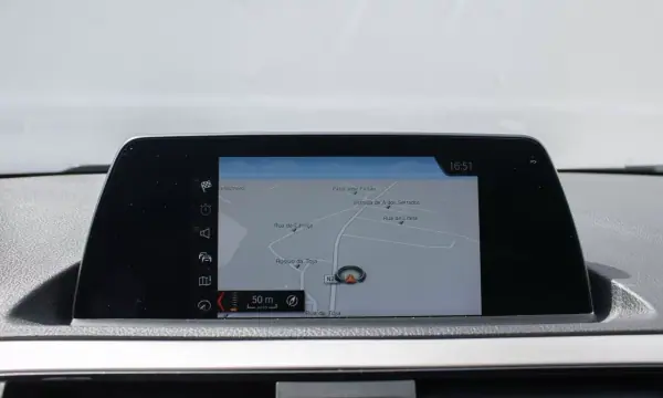 BMW 116 2018 - 16500 EUR, 113000 km - AUTO.MOTO.pt - 113000km - foto 21 de 33