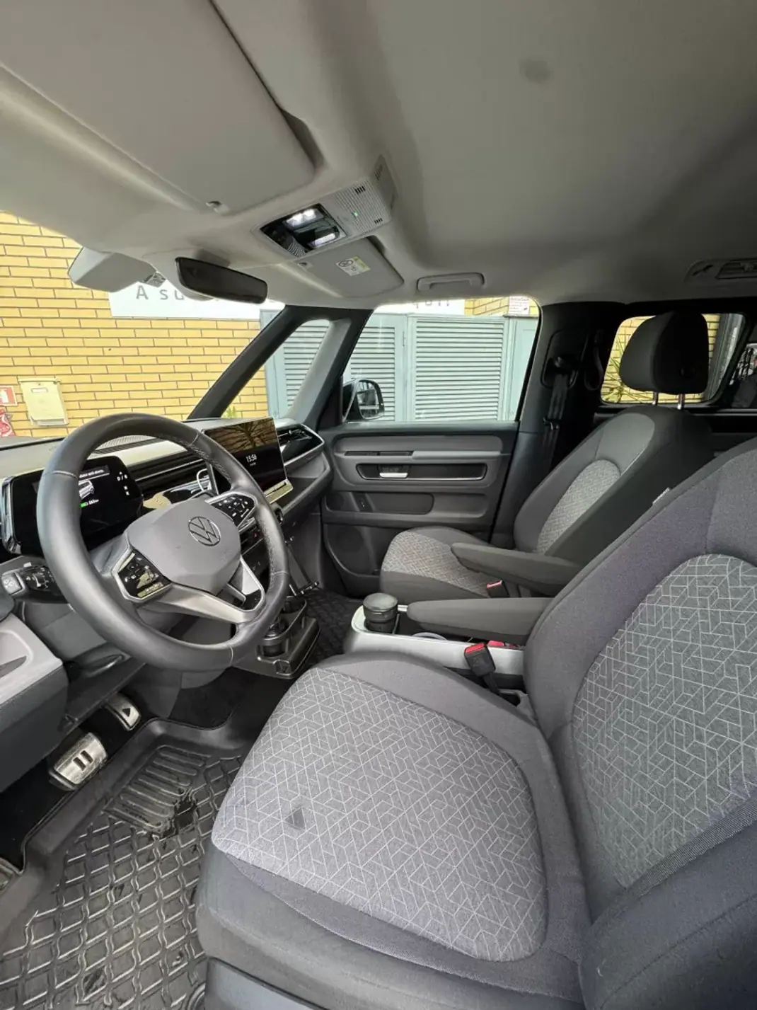 Volkswagen ID.Buzz 2025 - 59700 EUR, 15500 km - AUTO.MOTO.pt - 15500km - foto 10 de 14