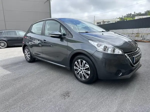 Peugeot 208 2015 - 7990 EUR, 73000 km - AUTO.MOTO.pt - 73000km - foto 16 de 51