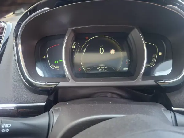 Renault Espace 2017 - 14950 EUR, 206218 km - 206218km - foto 25 de 43