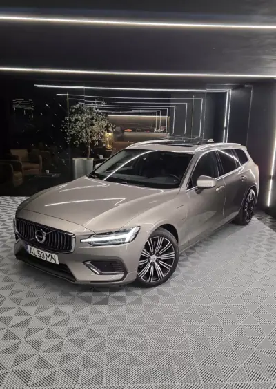 Volvo V60 2021 - 29750 EUR, 111000 km - AUTO.MOTO.pt - 111000km - foto 2 de 22