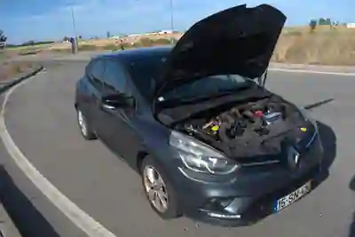 Renault Clio 2017 - 10490 EUR, 90000 km - AUTO.MOTO.pt - 90000km - foto 8 de 15
