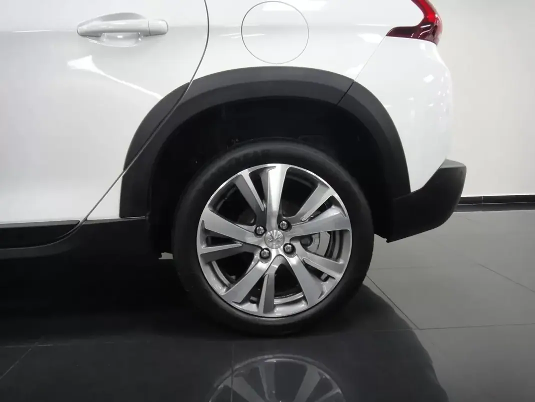 Peugeot 2008 2019 - 11250 EUR, 90000 km - AUTO.MOTO.pt - 90000km - foto 10 de 32