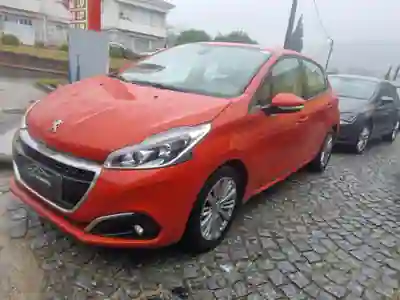 Peugeot 208 2018 - 8000 EUR, 97000 km - AUTO.MOTO.pt - 97000km - foto 2 de 15