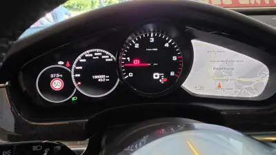 Porsche Panamera 2016 - 62500 EUR, 186989 km - AUTO.MOTO.pt - 186989km - foto 49 de 69