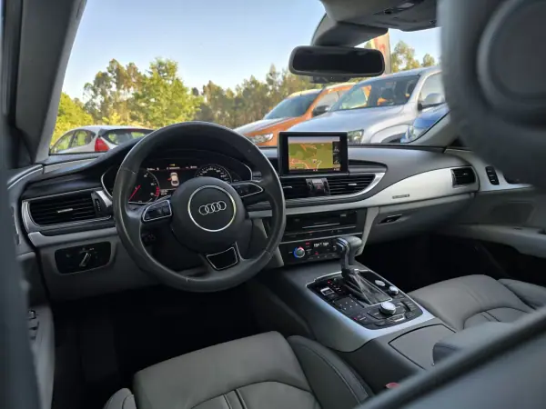 Audi A7 Sportback 2012 - 18900 EUR, 290000 km - AUTO.MOTO.pt - 290000km - foto 13 de 28