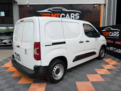 Peugeot PARTNER 1.6 BLUEHDI 100 CVM5 STANDARD ASPHALT 3 LUGARES 2020 - 12900 EUR, 151831 km - AUTO.MOTO.pt - 151831km - foto 2 de 15