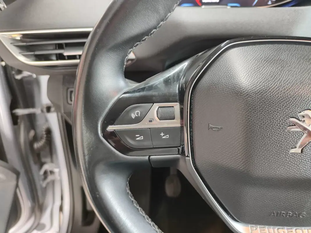 Peugeot 3008 2018 - 13950 EUR, 189000 km - 189000km - foto 26 de 36
