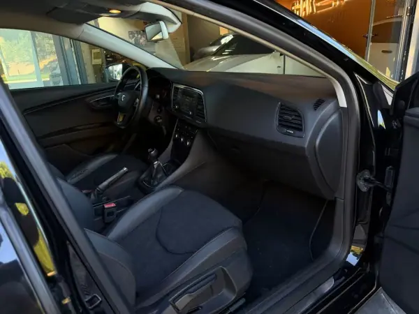 SEAT Leon 2015 - 11900 EUR, 249700 km - AUTO.MOTO.pt - 249700km - foto 7 de 12