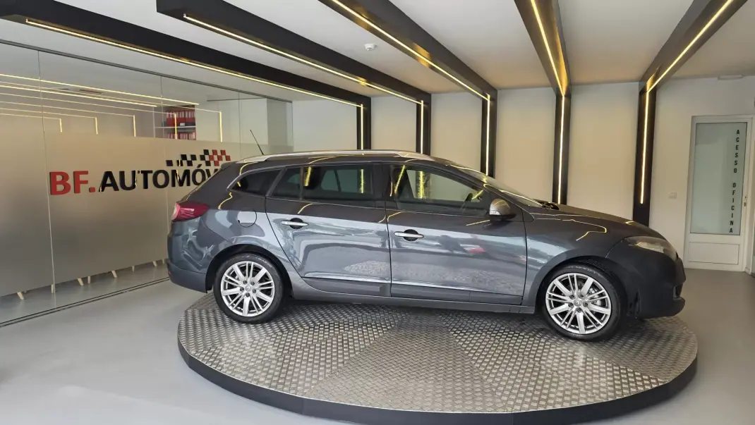 Renault Mégane Sport Tourer 2010 - 6900 EUR, 266834 km - AUTO.MOTO.pt - 266834km - foto 8 de 45