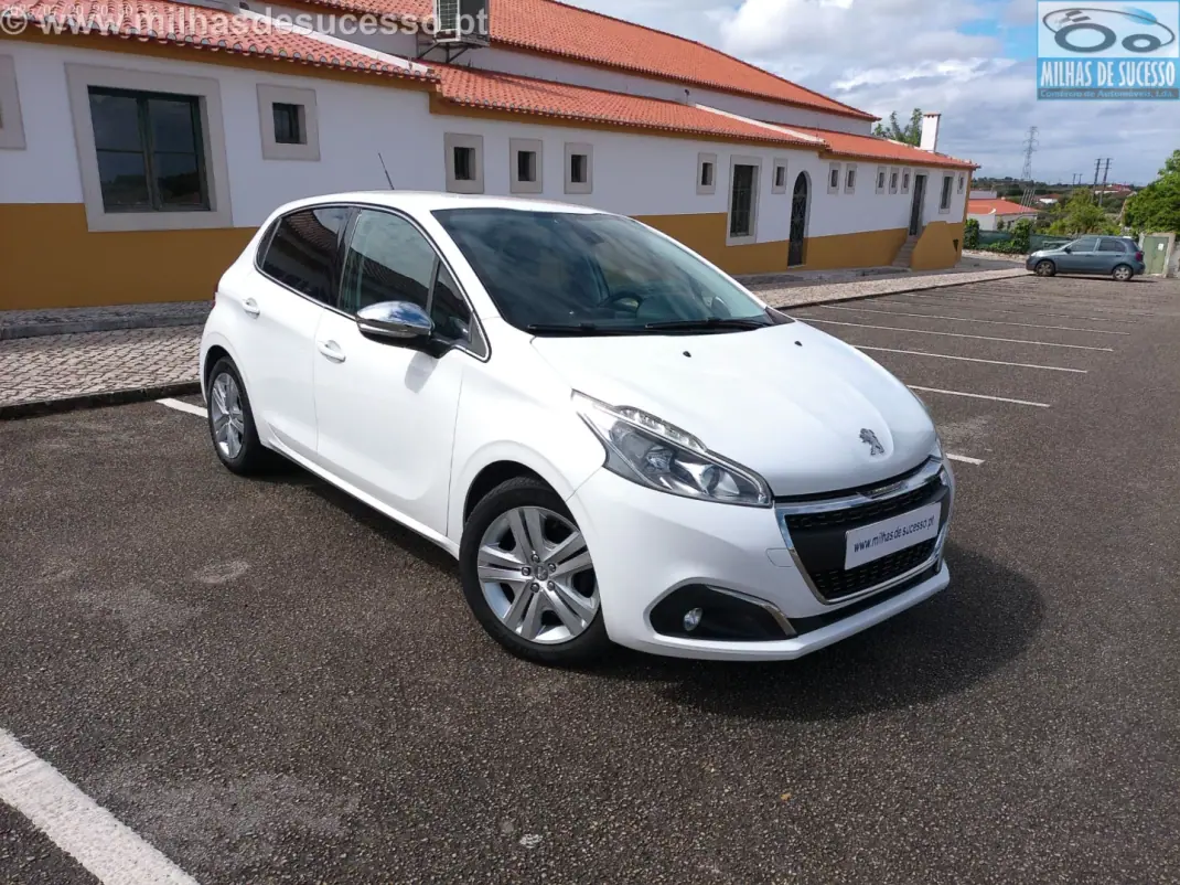 Peugeot 208 2019 - 12250 EUR, 136000 km - AUTO.MOTO.pt - 136000km - foto 1 de 23