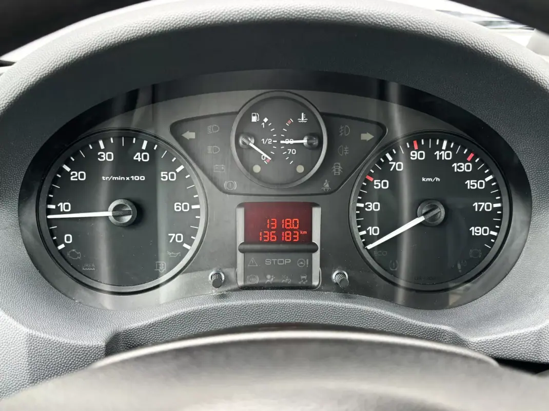 Citroën Jumpy 2015 - 16900 EUR, 135000 km - AUTO.MOTO.pt - 135000km - foto 18 de 39