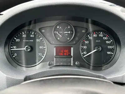 Citroën Jumpy 2015 - 16900 EUR, 135000 km - AUTO.MOTO.pt - 135000km - foto 18 de 39