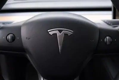 Tesla Model 3 2023 - 31999 EUR, 67000 km - AUTO.MOTO.pt - 67000km - foto 25 de 31