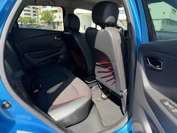 Renault Captur 2017 - 12995 EUR, 103000 km - AUTO.MOTO.pt - 103000km - foto 16 de 38
