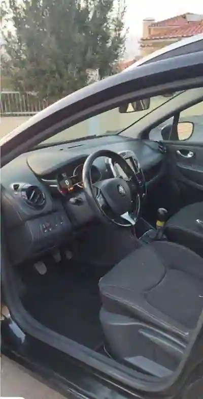 Renault Clio 2015 - 5250 EUR, 244901 km - AUTO.MOTO.pt - 244901km - foto 4 de 11