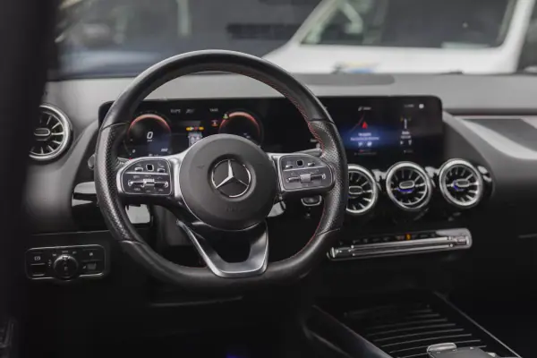 Mercedes-Benz GLA 180 2021 - 41900 EUR, 54000 km - AUTO.MOTO.pt - 54000km - foto 21 de 29