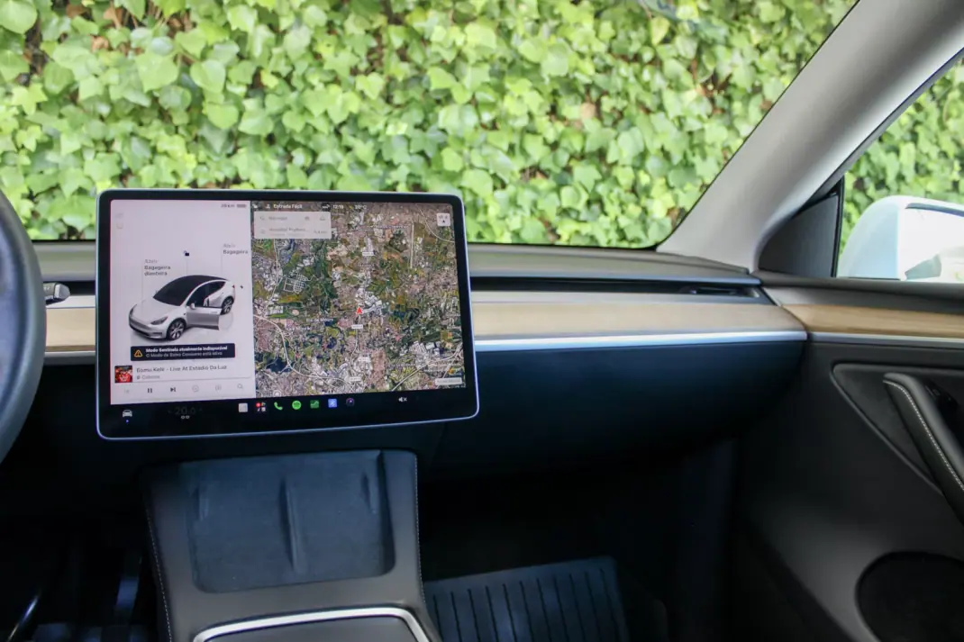 Tesla Model Y 2023 - 36900 EUR, 90000 km - 90000km - foto 18 de 20