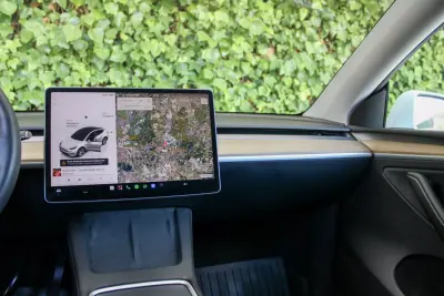 Tesla Model Y 2023 - 36900 EUR, 90000 km - 90000km - foto 18 de 20