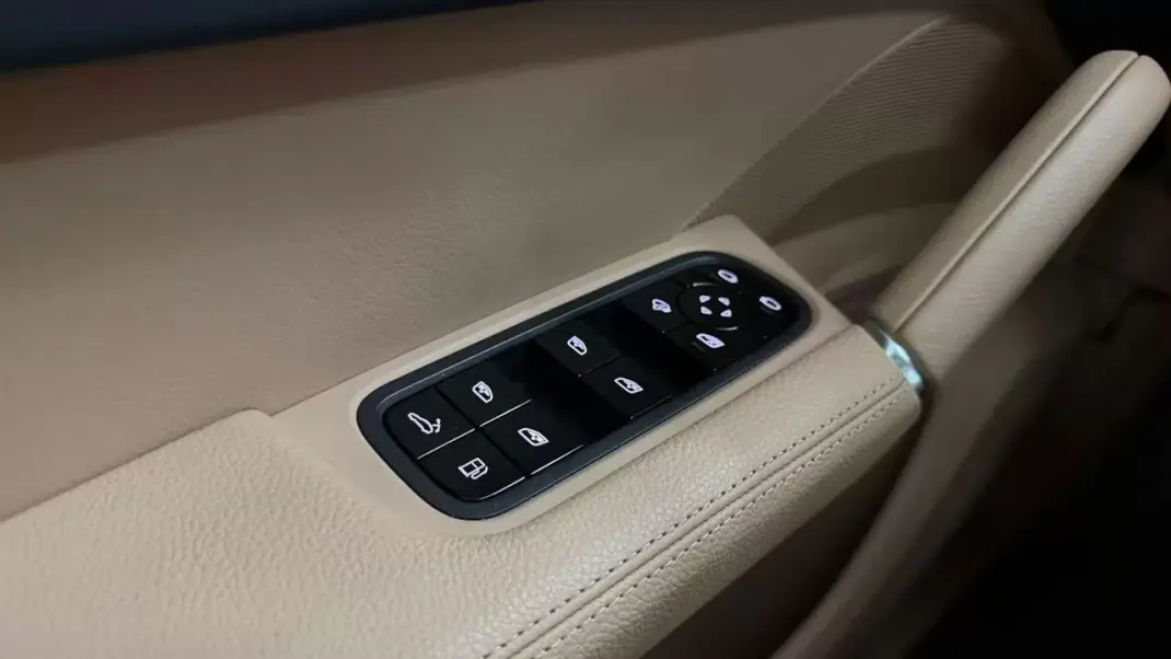 Porsche Cayenne Coupé 2019 - 69990 EUR, 59352 km - 59352km - foto 31 de 32