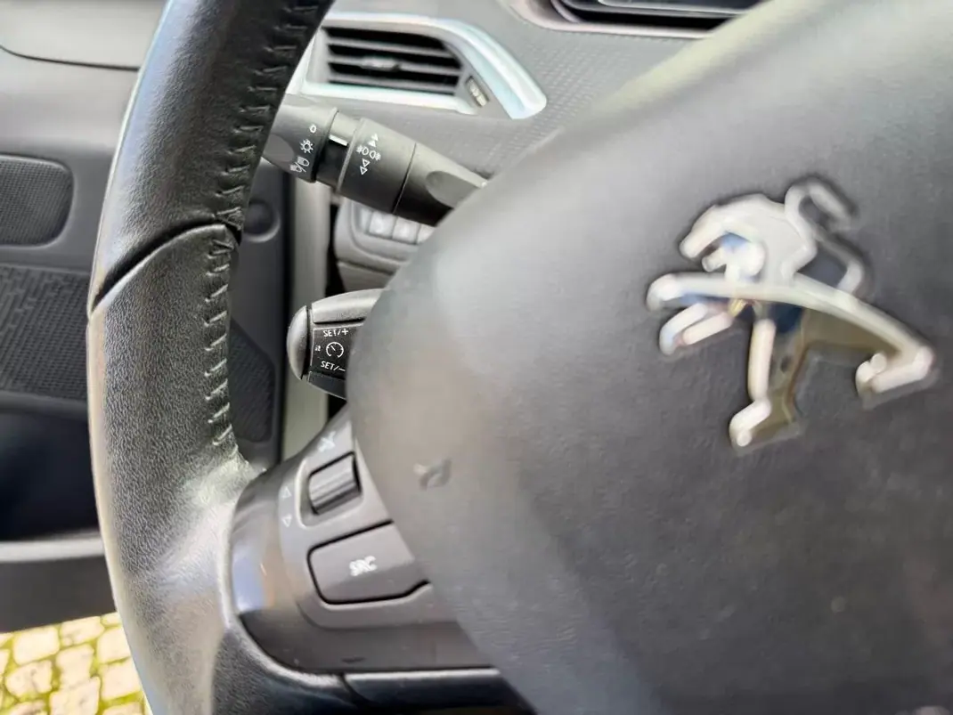 Peugeot 2008 2014 - 9890 EUR, 164650 km - AUTO.MOTO.pt - 164650km - foto 20 de 34