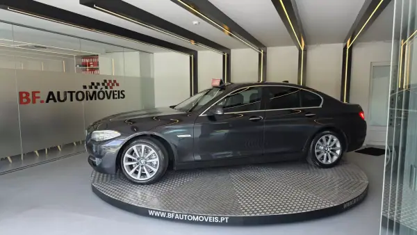 BMW 520 2011 - 10900 EUR, 370543 km - AUTO.MOTO.pt - 370543km - foto 2 de 54