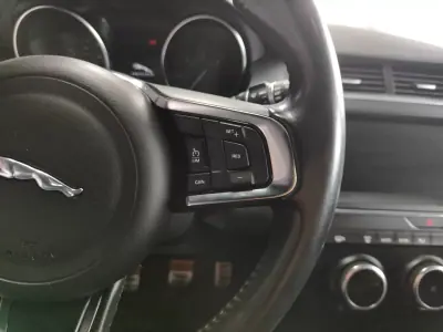 Jaguar E-Pace 2018 - 22500 EUR, 66000 km - AUTO.MOTO.pt - 66000km - foto 29 de 39