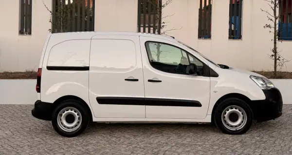 Citroën 2018 - 10950 EUR, 145000 km - AUTO.MOTO.pt - 145000km - foto 21 de 26