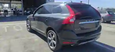 Volvo XC 60 2014 - 16000 EUR, 180000 km - AUTO.MOTO.pt - 180000km - foto 3 de 12