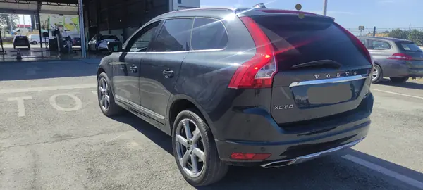 Volvo XC 60 2014 - 16000 EUR, 180000 km - AUTO.MOTO.pt - 180000km - foto 3 de 12