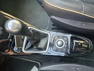 Renault Espace 2013 - 7999 EUR, 238595 km - AUTO.MOTO.pt - 238595km - foto 24 de 28