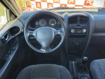 Hyundai Santa Fe 2003 - 5990 EUR, 215865 km - AUTO.MOTO.pt - 215865km - foto 9 de 18