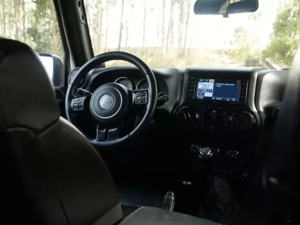 Jeep Wrangler Unlimited 2013 - 46500 EUR, 154453 km - AUTO.MOTO.pt - 154453km - foto 13 de 18
