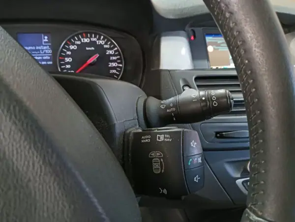 Renault Laguna Break 2011 - 8400 EUR, 224000 km - AUTO.MOTO.pt - 224000km - foto 10 de 15