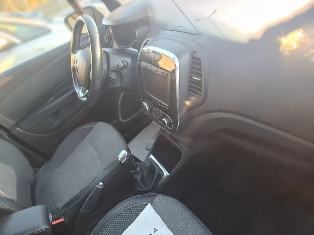 Renault Captur 2019 - 13950 EUR, 89099 km - 89099km - foto 16 de 16