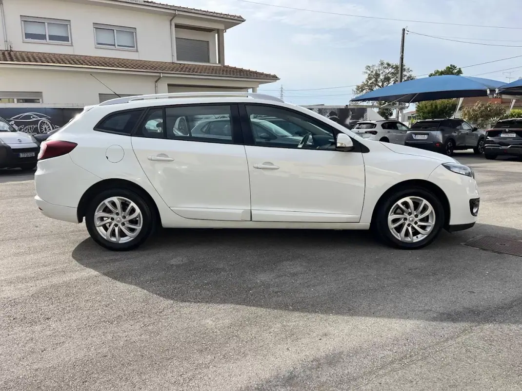 Renault Mégane Sport Tourer 2012 - 6950 EUR, 227000 km - AUTO.MOTO.pt - 227000km - foto 4 de 36