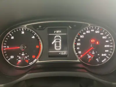 Audi A1 2015 - 11900 EUR, 150000 km - AUTO.MOTO.pt - 150000km - foto 24 de 32