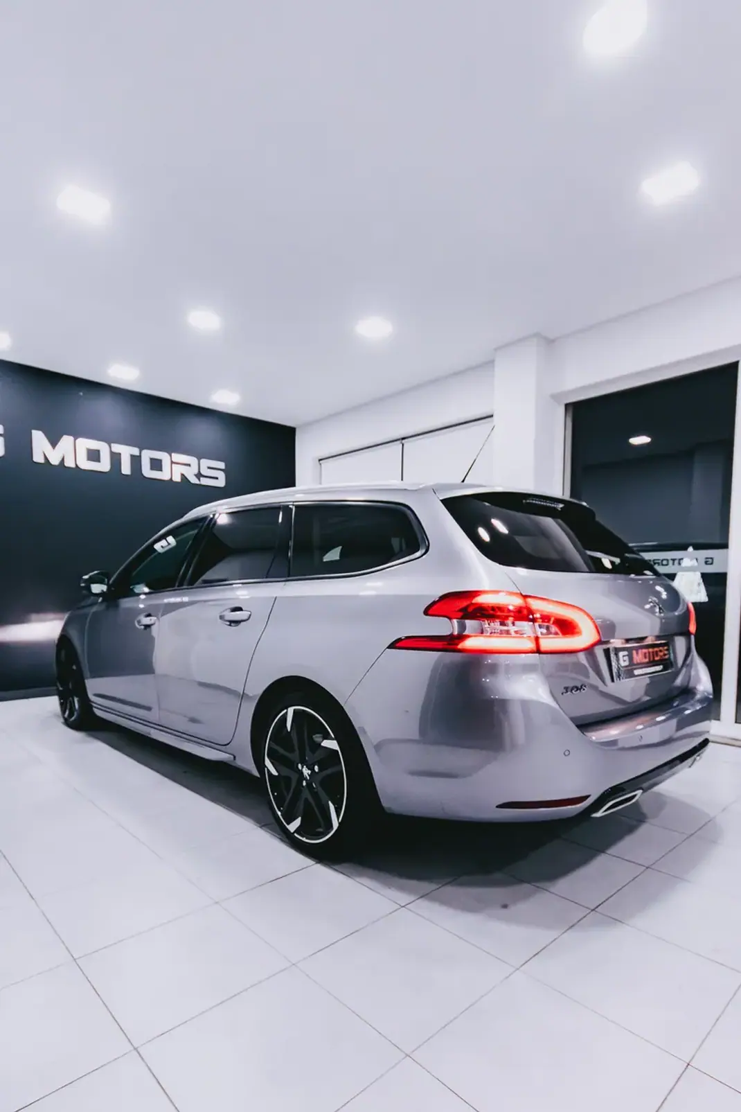 Peugeot 308 SW 2014 - 12900 EUR, 210000 km - AUTO.MOTO.pt - 210000km - foto 9 de 20