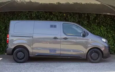 Peugeot 2019 - 17500 EUR, 244000 km - AUTO.MOTO.pt - 244000km - foto 5 de 16