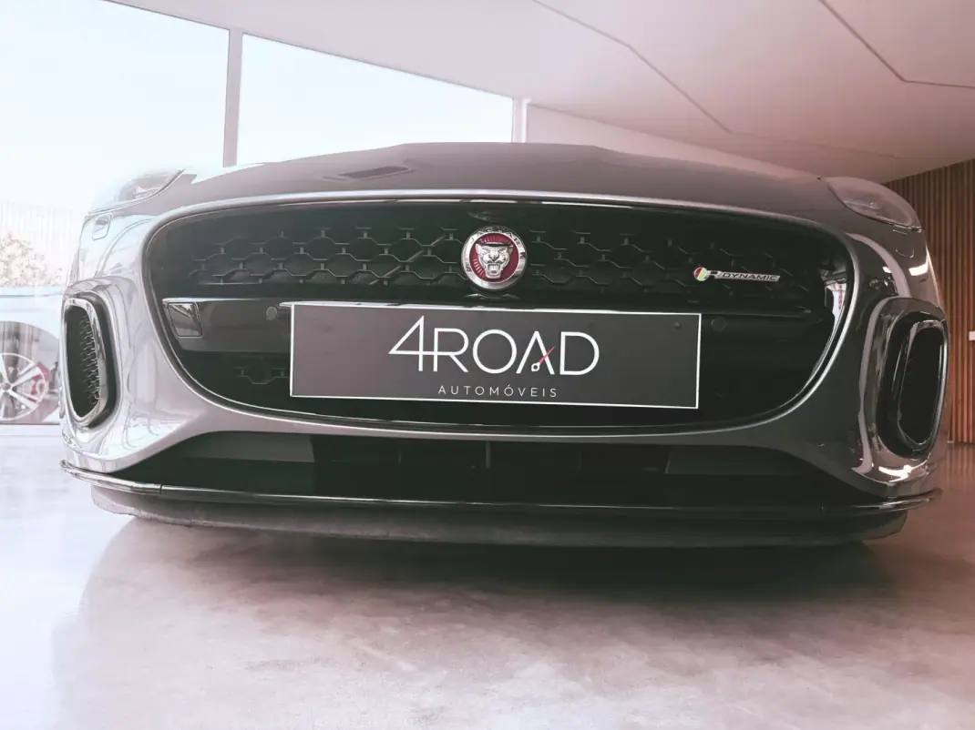 Jaguar F-Type 2018 - 46000 EUR, 64300 km - AUTO.MOTO.pt - 64300km - foto 35 de 135