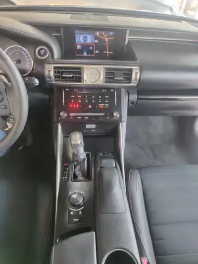 Lexus IS 300H 2013 - 19990 EUR, 170000 km - AUTO.MOTO.pt - 170000km - foto 35 de 38