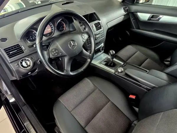 Mercedes-Benz C 220 2011 - 12900 EUR, 222771 km - AUTO.MOTO.pt - 222771km - foto 9 de 31