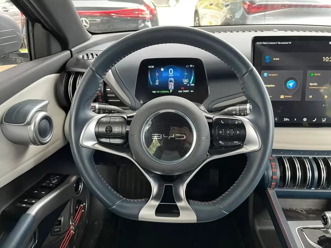 BYD Atto 3 2024 - 28500 EUR, 34000 km - AUTO.MOTO.pt - 34000km - foto 12 de 15