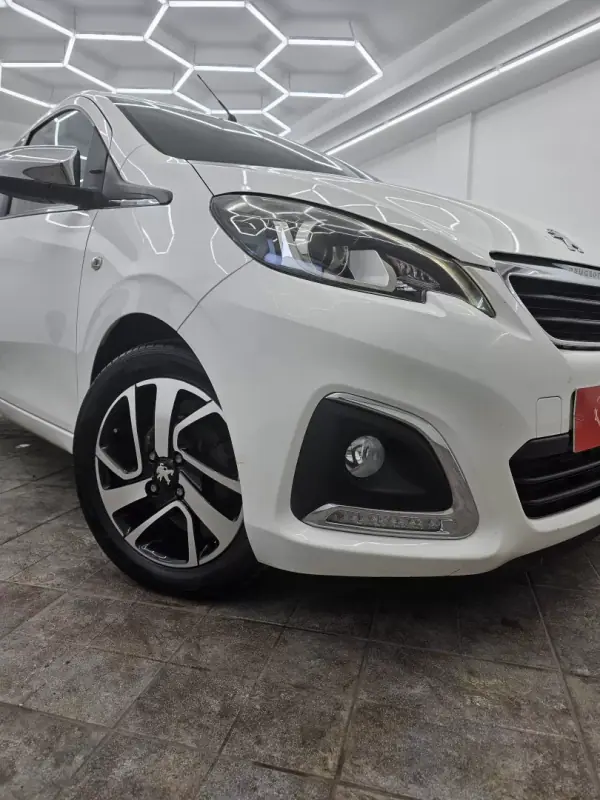 Peugeot 108 2015 - 8650 EUR, 88563 km - AUTO.MOTO.pt - 88563km - foto 40 de 53