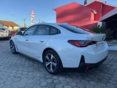 BMW i4 2022 — foto 6 de 45