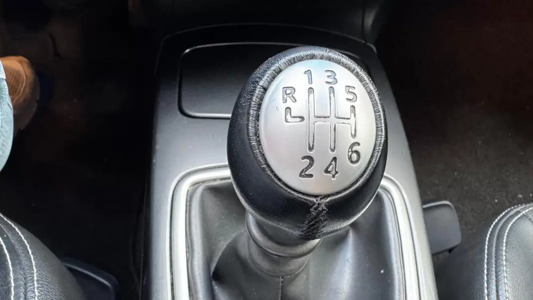 Renault Laguna 2010 - 5750 EUR, 374496 km - AUTO.MOTO.pt - 374496km - foto 11 de 15